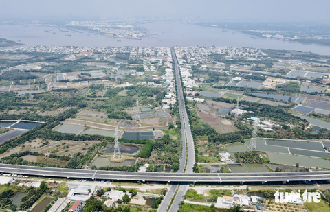 Cao tốc tỉ đô Bến Lức - Long Thành: Xót xa công trường bỏ hoang, máy móc hoen gỉ - Ảnh 1. Cao tốc tỉ đô Bến Lức - Long Thành: Xót xa công trường bỏ hoang, máy móc hoen gỉ - Ảnh 1.