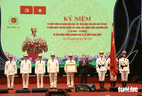 Tổng bí thư: Chiến sĩ công an phải giữ mình thật trong sạch, không bị cám dỗ danh lợi tầm thường - Ảnh 2. Tổng bí thư: Chiến sĩ công an phải giữ mình thật trong sạch, không bị cám dỗ danh lợi tầm thường - Ảnh 2.