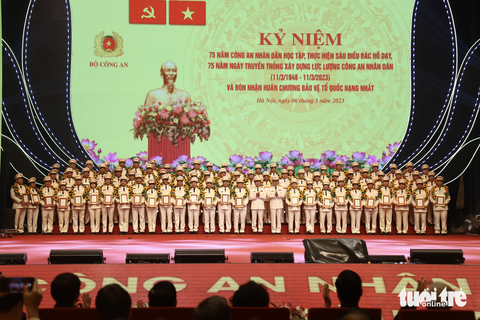 Tổng bí thư: Chiến sĩ công an phải giữ mình thật trong sạch, không bị cám dỗ danh lợi tầm thường - Ảnh 3. Tổng bí thư: Chiến sĩ công an phải giữ mình thật trong sạch, không bị cám dỗ danh lợi tầm thường - Ảnh 3.