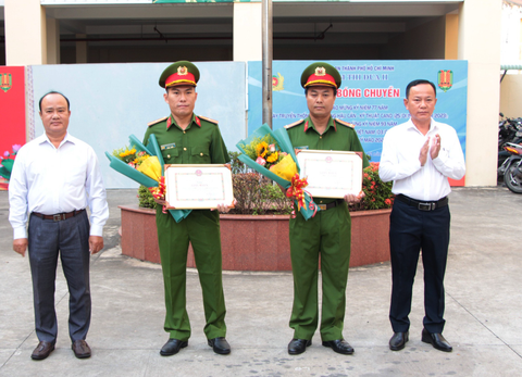 Khen thưởng các tập thể phá nhanh vụ cướp ngân hàng ở quận 8, TP.HCM - Ảnh 1. Khen thưởng các tập thể phá nhanh vụ cướp ngân hàng ở quận 8, TP.HCM - Ảnh 1.
