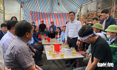 Tạm giữ tài xế xe tải tông chết ba mẹ con trên đường đến trường - Ảnh 2. Tạm giữ tài xế xe tải tông chết ba mẹ con trên đường đến trường - Ảnh 2.