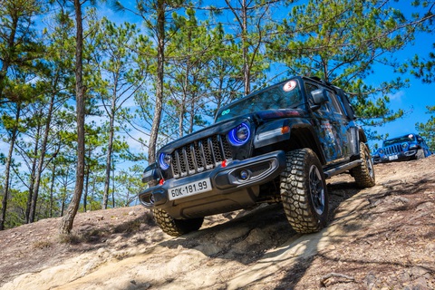 Dân chơi Jeep hành xác xe trên cung đường TP.HCM - Đà Lạt: Đi trên đồi núi dễ như trên quốc lộ - Ảnh 1. Dân chơi Jeep hành xác xe trên cung đường TP.HCM - Đà Lạt: Đi trên đồi núi dễ như trên quốc lộ - Ảnh 1.