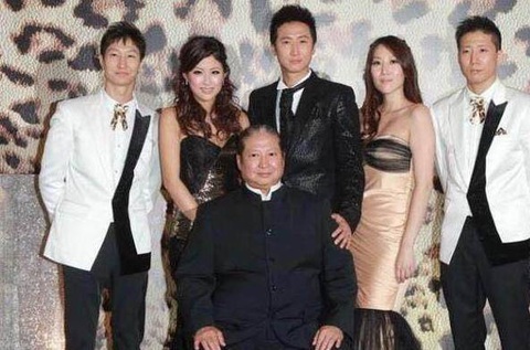 Hồng Kim Bảo và chuyện tình thú vị hơn cả lịch sử điện ảnh: Ly hôn vợ, theo đuổi học viên - Ảnh 5. Hồng Kim Bảo và chuyện tình thú vị hơn cả lịch sử điện ảnh: Ly hôn vợ, theo đuổi học viên - Ảnh 5.