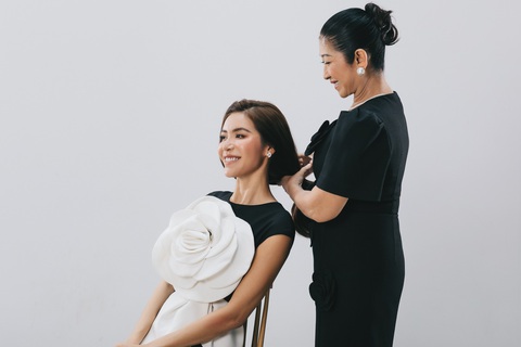 Minh Tú và mẹ tinh nghịch trong bộ ảnh mừng 8-3 - Ảnh 7. Minh Tú và mẹ tinh nghịch trong bộ ảnh mừng 8-3 - Ảnh 7.