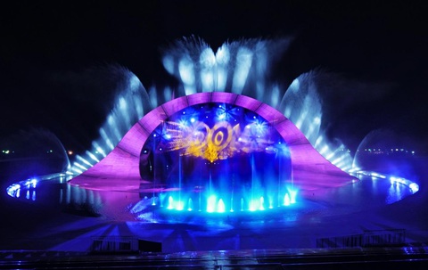 Du lịch Phú Quốc thăng hoa tại điểm đến mới của thế giới - Ảnh 4. Show diễn "Kiss The Stars - Nụ hôn giữa ngàn sao" tại Thị trấn Hoàng Hôn