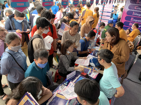 Tư vấn: Bị tật một tay có học công nghệ thông tin được không? - Ảnh 1. Tư vấn: Bị tật một tay có học công nghệ thông tin được không? - Ảnh 1.