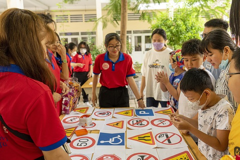 Cuộc thi ảnh Mùa: Giáo dục an toàn giao thông - Ảnh 1. Một ảnh trong bộ ảnh “Giáo dục an toàn giao thông” của bạn Võ Thế Đạt