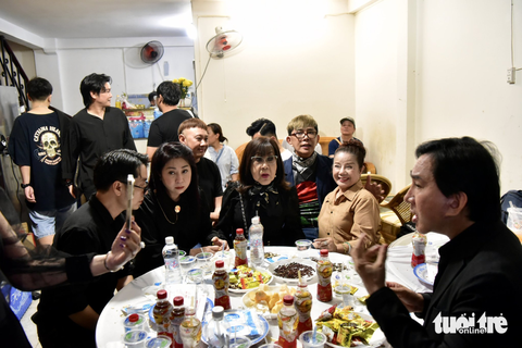 Lệ Thủy, Kim Tử Long... tiễn biệt nghệ sĩ Vũ Linh - Ảnh 7. Lệ Thủy, Kim Tử Long... tiễn biệt nghệ sĩ Vũ Linh - Ảnh 7.