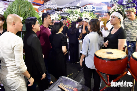 Lệ Thủy, Kim Tử Long... tiễn biệt nghệ sĩ Vũ Linh - Ảnh 6. Lệ Thủy, Kim Tử Long... tiễn biệt nghệ sĩ Vũ Linh - Ảnh 6.