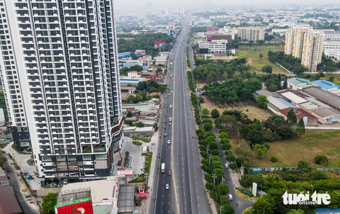 TP.HCM lên kế hoạch mở rộng quốc lộ 13 sau 22 năm điều chỉnh - Ảnh 7. TP.HCM lên kế hoạch mở rộng quốc lộ 13 sau 22 năm điều chỉnh - Ảnh 7.