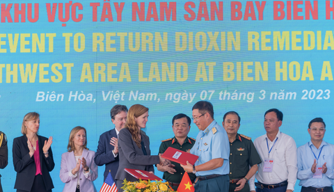 Mỹ tài trợ thêm 73 triệu USD xử lý dioxin tại sân bay Biên Hòa - Ảnh 1. Mỹ tài trợ thêm 73 triệu USD xử lý dioxin tại sân bay Biên Hòa - Ảnh 1.