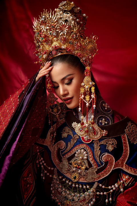 Bầu 9 tháng, Mâu Thủy vẫn hóa thân Nguyên phi Ỷ Lan - Ảnh 9. Bầu 9 tháng, Mâu Thủy vẫn hóa thân Nguyên phi Ỷ Lan - Ảnh 9.