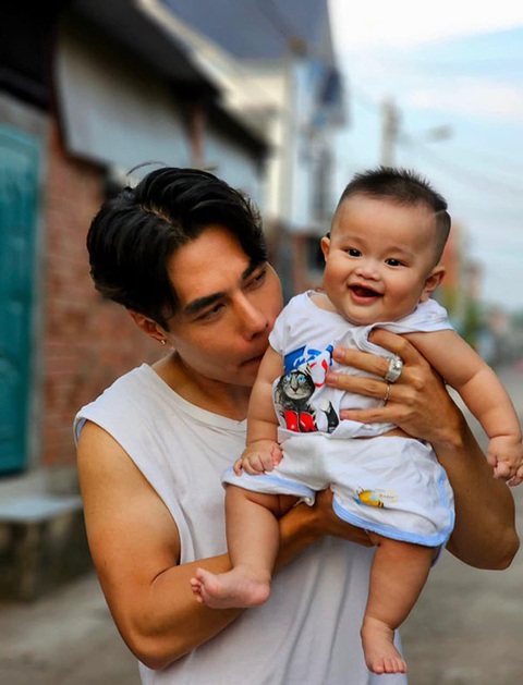 Ảnh vui sao Việt 7-3: Á hậu Phương Nhi lí lắc bên hoa - Ảnh 7. Ảnh vui sao Việt 7-3: Á hậu Phương Nhi lí lắc bên hoa - Ảnh 7.