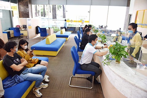 Lãi suất giảm nhẹ, tín dụng tăng chậm - Ảnh 1. Lãi suất giảm nhẹ, tín dụng tăng chậm - Ảnh 1.