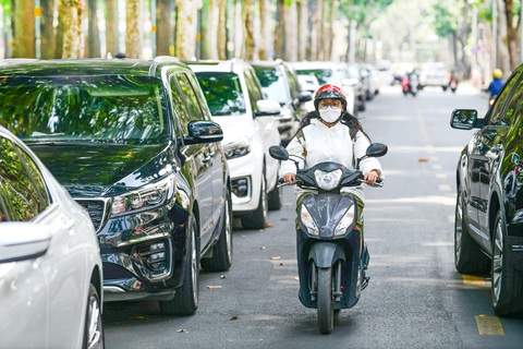 Nên quy hoạch lòng đường cho ô tô đậu - Ảnh 1. Nên quy hoạch lòng đường cho ô tô đậu - Ảnh 1.