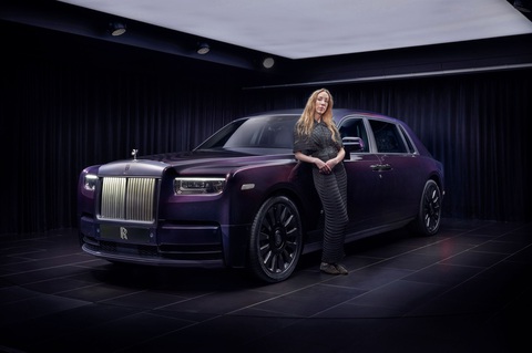 Rolls-Royce Phantom độc bản phức tạp nhất trong lịch sử: Riêng bầu trời sao mất 1 tháng hoàn thiện - Ảnh 1. Rolls-Royce Phantom độc bản phức tạp nhất trong lịch sử: Riêng bầu trời sao mất 1 tháng hoàn thiện - Ảnh 1.