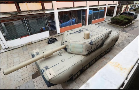 Bùng nổ sản xuất xe tăng và HIMARS bơm hơi - Ảnh 2. Bùng nổ sản xuất xe tăng và HIMARS bơm hơi - Ảnh 2.