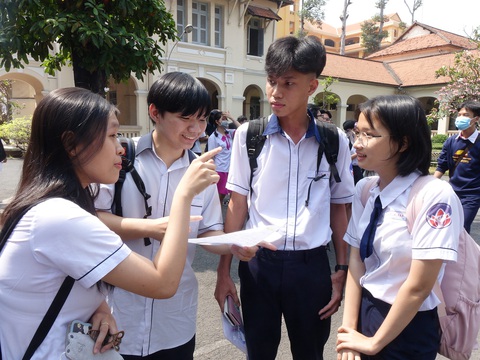Đề thi văn học sinh giỏi TP.HCM gãi đúng chỗ ngứa - Ảnh 1. Đề thi văn học sinh giỏi TP.HCM gãi đúng chỗ ngứa - Ảnh 1.