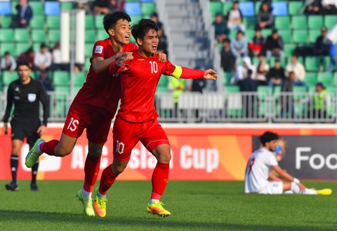 HLV Hoàng Anh Tuấn: Tôi thay mặt U20 Việt Nam xin lỗi đã không hoàn thành nhiệm vụ. Chúc mừng Iran - Ảnh 1. HLV Hoàng Anh Tuấn: Tôi thay mặt U20 Việt Nam xin lỗi đã không hoàn thành nhiệm vụ. Chúc mừng Iran - Ảnh 1.