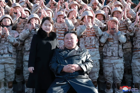 Tình báo Hàn Quốc nói ông Kim Jong Un có con trai đầu lòng - Ảnh 1. Tình báo Hàn Quốc nói ông Kim Jong Un có con trai đầu lòng - Ảnh 1.