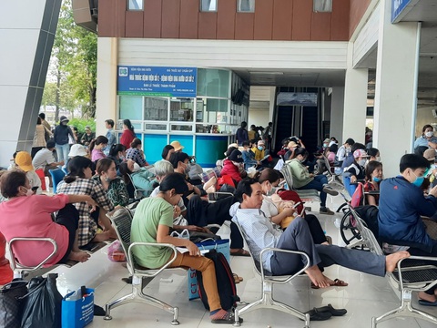 Sở Y tế TP.HCM: Hạ quyết tâm không để xảy ra tình trạng thiếu trang thiết bị, vật tư - Ảnh 1. Sở Y tế TP.HCM: Hạ quyết tâm không để xảy ra tình trạng thiếu trang thiết bị, vật tư - Ảnh 1.