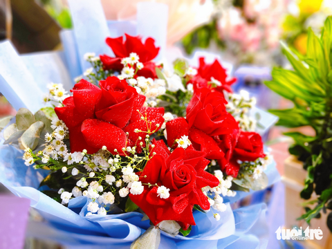 Xuất hiện nhiều mẫu hoa lạ ngày 8-3 - Ảnh 3. Xuất hiện nhiều mẫu hoa lạ ngày 8-3 - Ảnh 3.