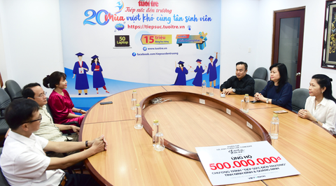 Từ Chân trời rực rỡ, Hà Anh Tuấn cùng Đen gửi 500 triệu đến Tiếp sức đến trường - Ảnh 2. Từ Chân trời rực rỡ, Hà Anh Tuấn cùng Đen gửi 500 triệu đến Tiếp sức đến trường - Ảnh 2.