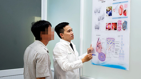Cấp cứu vì 'cậu nhỏ' cương cứng kéo dài - Ảnh 1. Bác sĩ Lê Vũ Tân - khoa nam học Bệnh viện Bình Dân (TP.HCM) - tư vấn sức khỏe sinh sản cho nam giới - Ảnh: Bác sĩ cung cấp
