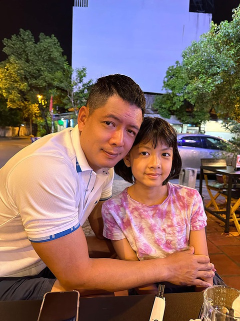 Ảnh vui sao Việt 8-3: Phương Oanh thăm NSND Công Lý - Ảnh 6. Ảnh vui sao Việt 8-3: Phương Oanh thăm NSND Công Lý - Ảnh 6.