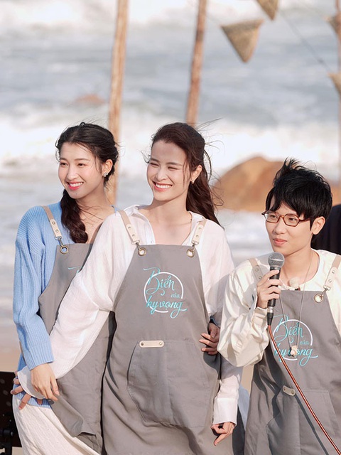 Ảnh vui sao Việt 8-3: Phương Oanh thăm NSND Công Lý - Ảnh 9. Ảnh vui sao Việt 8-3: Phương Oanh thăm NSND Công Lý - Ảnh 9.