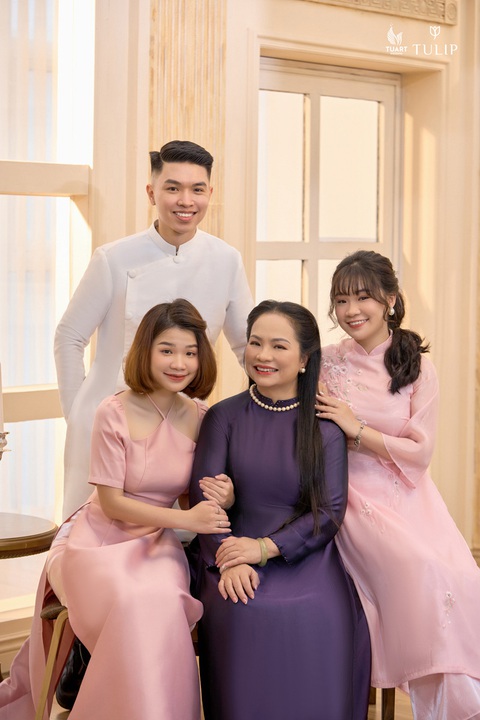 Huyền Lizzie, Đình Tú, MC Mai Ngọc lần đầu khoe mẹ, tiết lộ quá khứ đầy xúc động - Ảnh 7. Huyền Lizzie, Đình Tú, MC Mai Ngọc lần đầu khoe mẹ, tiết lộ quá khứ đầy xúc động - Ảnh 7.