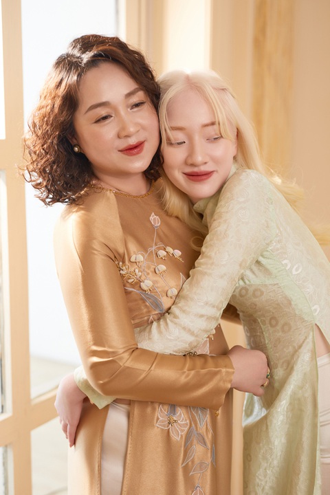 Huyền Lizzie, Đình Tú, MC Mai Ngọc lần đầu khoe mẹ, tiết lộ quá khứ đầy xúc động - Ảnh 6. Huyền Lizzie, Đình Tú, MC Mai Ngọc lần đầu khoe mẹ, tiết lộ quá khứ đầy xúc động - Ảnh 6.