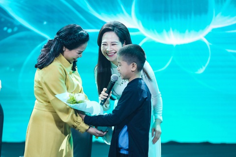 NSND Thu Hiền, Hà Lê, Ngọc Khuê... hát gây quỹ phẫu thuật tim cho trẻ khó khăn - Ảnh 2. NSND Thu Hiền, Hà Lê, Ngọc Khuê... hát gây quỹ phẫu thuật tim cho trẻ khó khăn - Ảnh 2.