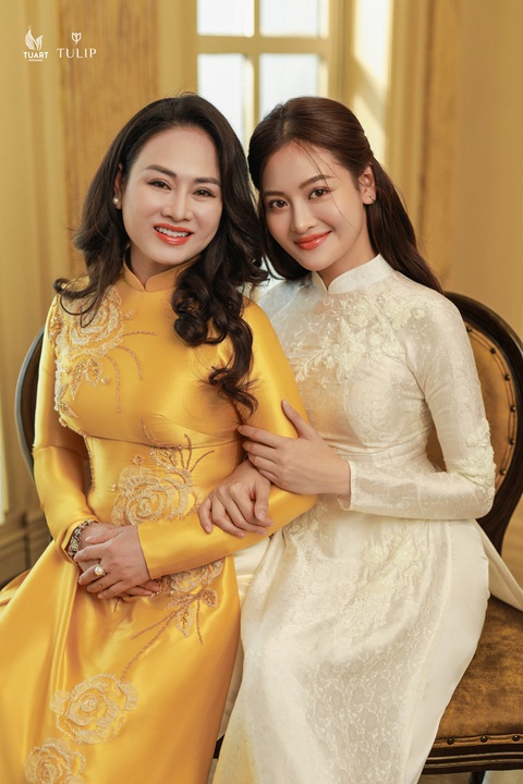 Huyền Lizzie, Đình Tú, MC Mai Ngọc lần đầu khoe mẹ, tiết lộ quá khứ đầy xúc động - Ảnh 4. Huyền Lizzie, Đình Tú, MC Mai Ngọc lần đầu khoe mẹ, tiết lộ quá khứ đầy xúc động - Ảnh 4.
