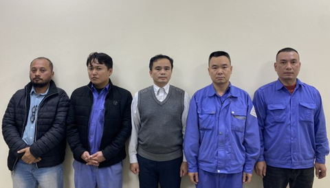 Bắt giám đốc và nhân viên Trung tâm Đăng kiểm 29-01S vì nhận hối lộ - Ảnh 1. Bắt giám đốc và nhân viên Trung tâm Đăng kiểm 29-01S vì nhận hối lộ - Ảnh 1.