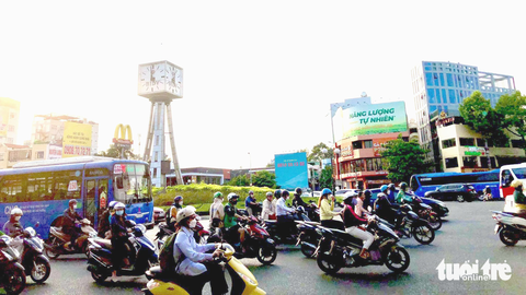 TP.HCM: Đề xuất tháo dỡ vòng xoay Điện Biên Phủ, vì sao? - Ảnh 1. Vòng xoay đường Điện Biên Phủ có nhiều giao cắt và lượng xe dồn về rất lớn - Ảnh: LƯU DUYÊN