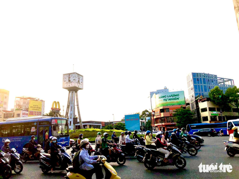 Điều chỉnh giao thông, chưa tháo dỡ vòng xoay Điện Biên Phủ - Ảnh 1. Điều chỉnh giao thông, chưa tháo dỡ vòng xoay Điện Biên Phủ - Ảnh 1.