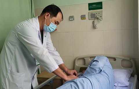 Đi cấp cứu vì đeo nhẫn vào dương vật tạo khoái cảm - Ảnh 1. Đi cấp cứu vì đeo nhẫn vào dương vật tạo khoái cảm - Ảnh 1.