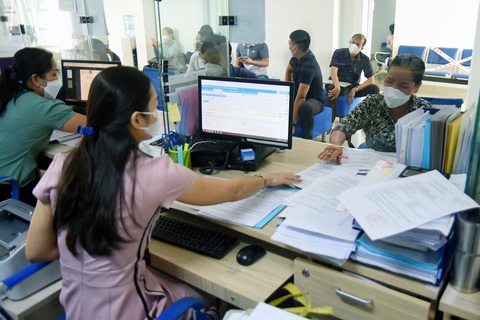 Người dân Đồng Nai, Bình Dương không cần xuất trình sổ hộ khẩu khi làm thủ tục hành chính - Ảnh 1. Người dân Đồng Nai, Bình Dương không cần xuất trình sổ hộ khẩu khi làm thủ tục hành chính - Ảnh 1.