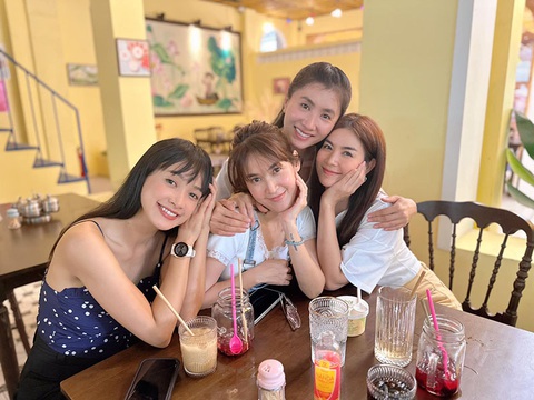 Ảnh vui sao Việt 9-3: Con trai Hòa Minzy ngỡ ngàng khi được ‘Thị Mầu’ đón - Ảnh 10. Ảnh vui sao Việt 9-3: Con trai Hòa Minzy ngỡ ngàng khi được ‘Thị Mầu’ đón - Ảnh 10.