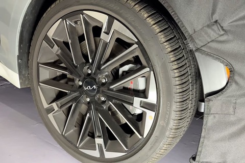 Kia K5 sắp được nâng cấp lớn: Xe Hàn thay nhanh thiết kế đấu Toyota Camry - Ảnh 5. Kia K5 sắp được nâng cấp lớn: Xe Hàn thay nhanh thiết kế đấu Toyota Camry - Ảnh 5.
