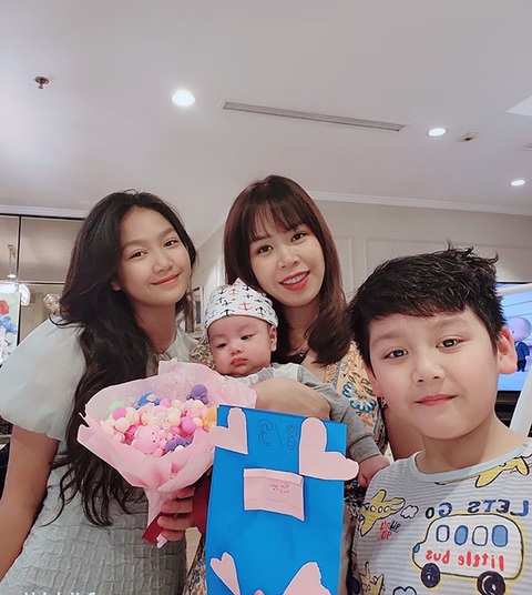 Ảnh vui sao Việt 9-3: Con trai Hòa Minzy ngỡ ngàng khi được ‘Thị Mầu’ đón - Ảnh 4. Ảnh vui sao Việt 9-3: Con trai Hòa Minzy ngỡ ngàng khi được ‘Thị Mầu’ đón - Ảnh 4.