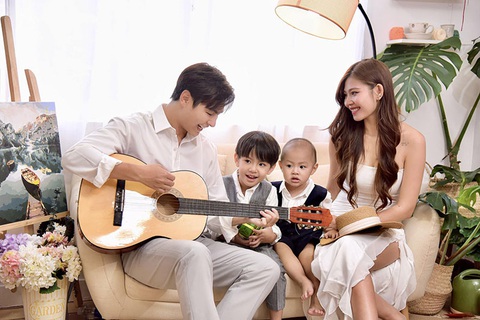 Ảnh vui sao Việt 9-3: Con trai Hòa Minzy ngỡ ngàng khi được ‘Thị Mầu’ đón - Ảnh 7. Ảnh vui sao Việt 9-3: Con trai Hòa Minzy ngỡ ngàng khi được ‘Thị Mầu’ đón - Ảnh 7.