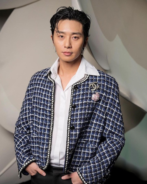‘Bàn tay lịch thiệp’ của Park Seo Joon dành cho Jennie Blackpink - Ảnh 5. ‘Bàn tay lịch thiệp’ của Park Seo Joon dành cho Jennie Blackpink - Ảnh 5.
