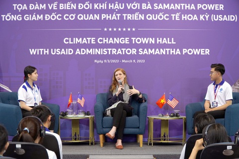 Tổng giám đốc USAID nói chuyện với sinh viên Cần Thơ về biến đổi khí hậu - Ảnh 2. Tổng giám đốc USAID nói chuyện với sinh viên Cần Thơ về biến đổi khí hậu - Ảnh 2.