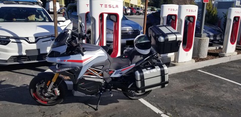 Tesla mở trạm sạc, chủ xe điện khác vẫn chưa thể vui, lý do cực bất ngờ - Ảnh 6. Tesla mở trạm sạc, chủ xe điện khác vẫn chưa thể vui, lý do cực bất ngờ - Ảnh 6.