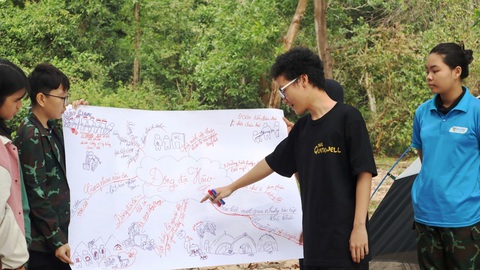 Gieo hy vọng cho trẻ mồ côi vì dịch COVID-19 - Ảnh 4. Một giờ học ở Trường Hy Vọng - Ảnh: H.B.