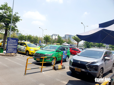 Yêu cầu TCP tạm ngưng thay đổi thu phí xe tại Tân Sơn Nhất - Ảnh 1. Yêu cầu TCP tạm ngưng thay đổi thu phí xe tại Tân Sơn Nhất - Ảnh 1.