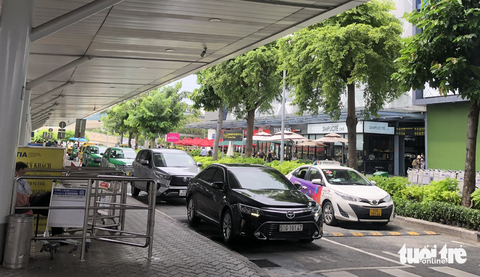 TCP xác nhận chưa thay đổi phương án thu phí xe taxi vào sân bay Tân Sơn Nhất - Ảnh 1. TCP xác nhận chưa thay đổi phương án thu phí xe taxi vào sân bay Tân Sơn Nhất - Ảnh 1.