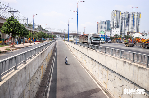 Cận cảnh hạ tầng giao thông chậm kết nối, bến xe Miền Đông mới ế ẩm - Ảnh 8. Cận cảnh hạ tầng giao thông chậm kết nối, bến xe Miền Đông mới ế ẩm - Ảnh 8.